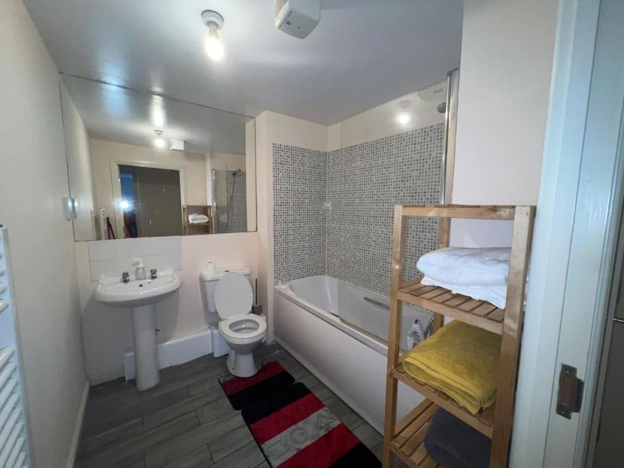 Spacious 2-Bed Apartment In Abbey Wood, Greenwich Kültér fotó