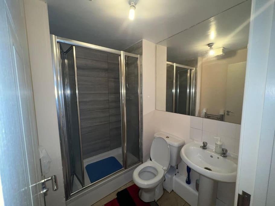 Spacious 2-Bed Apartment In Abbey Wood, Greenwich Kültér fotó